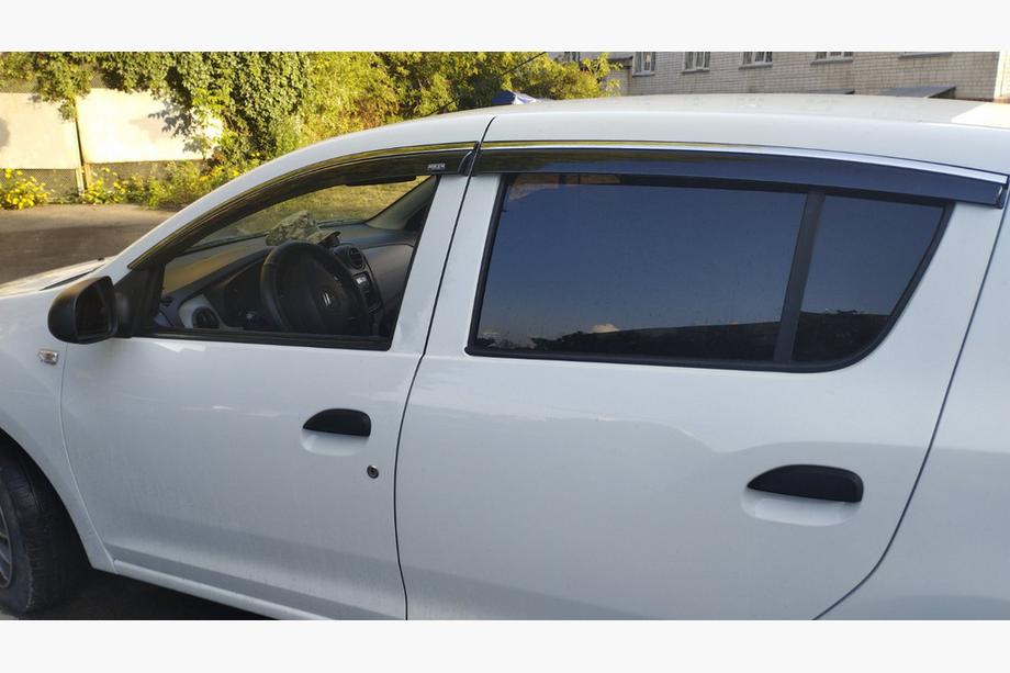 Renault Sandero 2013-2022 рр. Вітровики з хромованим молдингом HB (4 шт, Niken) Image