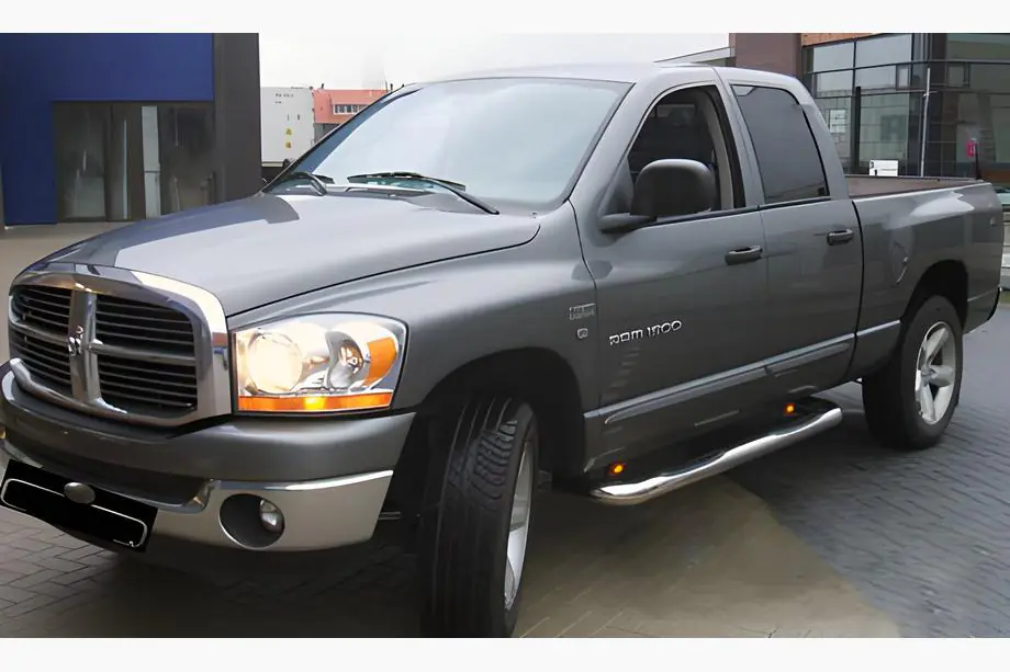 Dodge RAM (DT) 2018- рр. Бічні труби кутові (2 шт., нерж)
