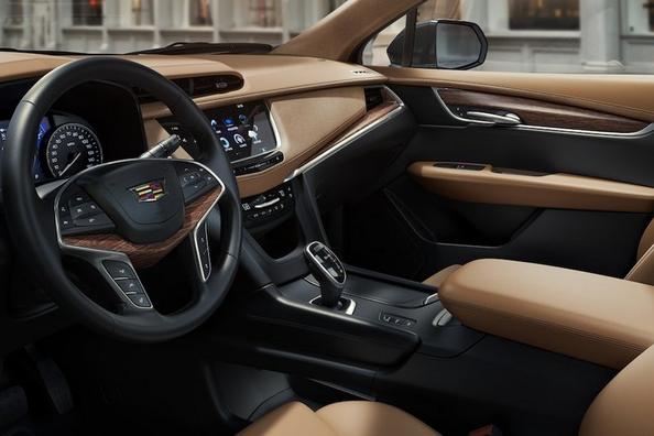 Огляд середньорозмірного преміального кросовера Cadillac XT5 Фото 6