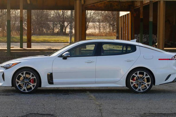 Kia Stinger: ліфтбек зі спортивними звичками Фото 2