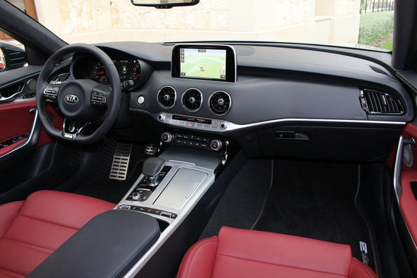 Kia Stinger: ліфтбек зі спортивними звичками Фото 4