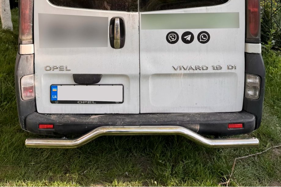 Renault Trafic 2001-2015 рр. Задній захист AK006 (нерж) Фото 3