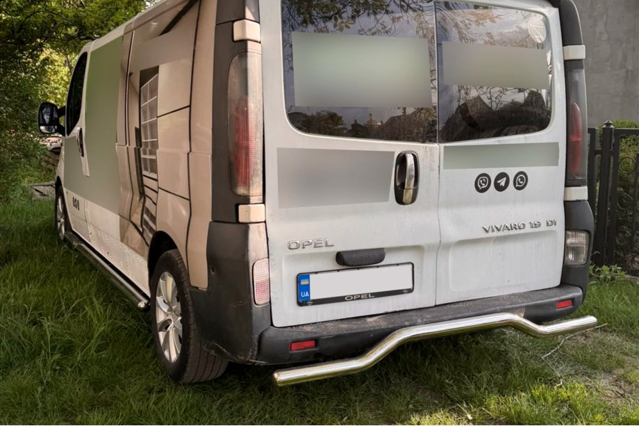 Renault Trafic 2001-2015 рр. Задній захист AK006 (нерж) Фото 4