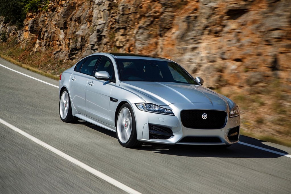 Огляд седана Jaguar XF другого покоління