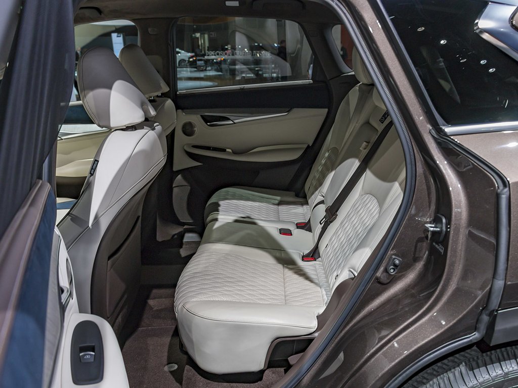 Преміальний кросовер Infiniti QX50