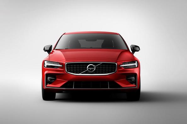Огляд седана Volvo S60 нового покоління Фото 6