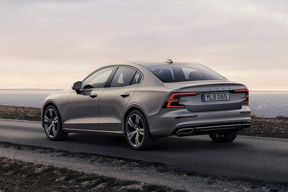 Огляд седана Volvo S60 нового покоління Фото 5