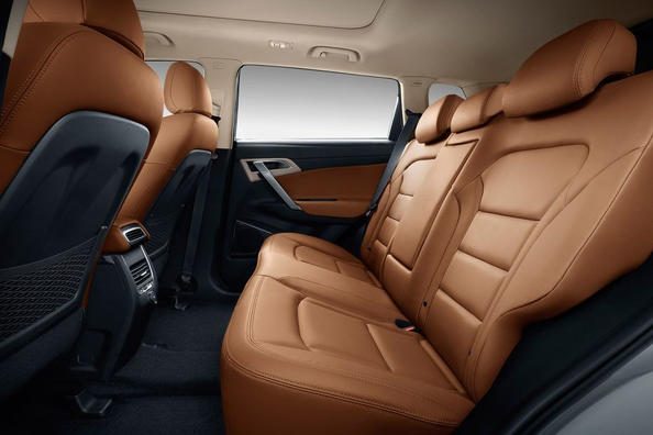 Огляд кросовера Geely Atlas Фото 6