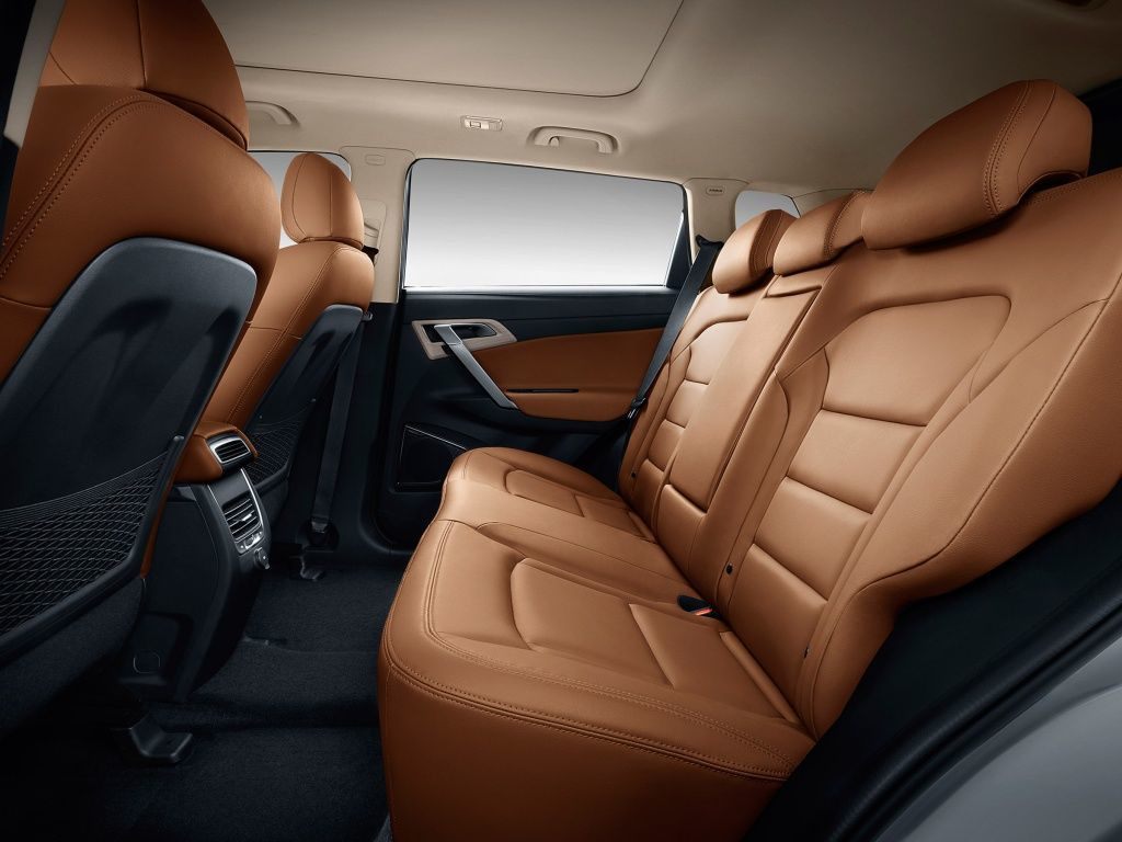 Огляд кросовера Geely Atlas
