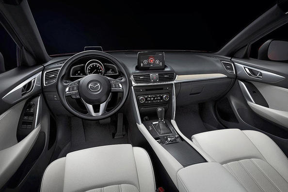 Компактний кросовер Mazda CX-4 Фото 4