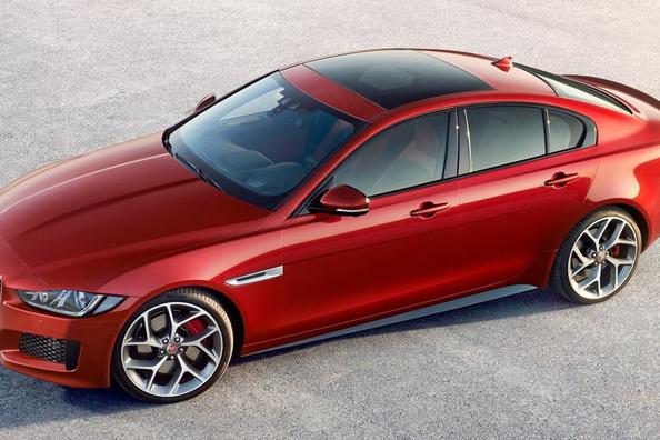 Огляд седана Jaguar XE