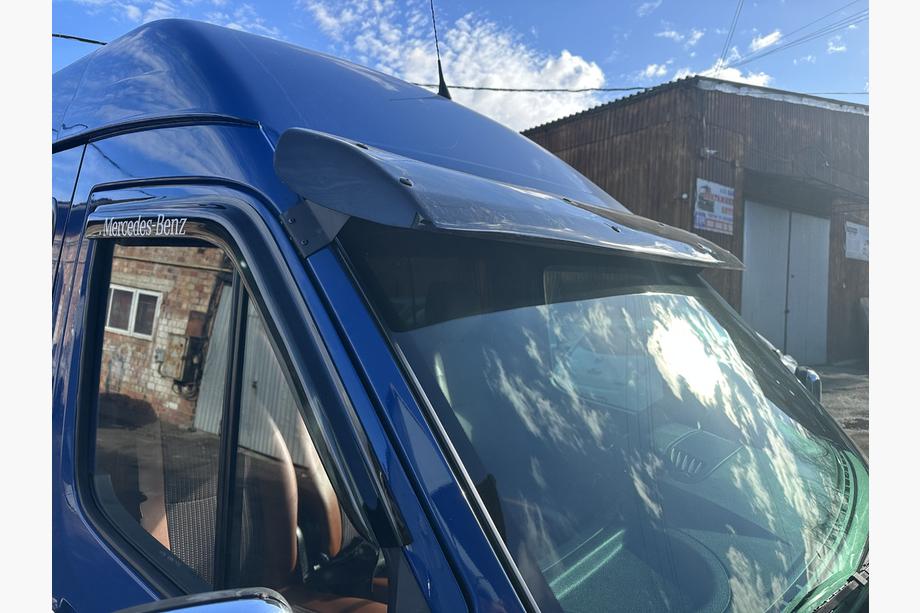 Mercedes Sprinter W901/902/903/904/905 1995-2006 рр. Козирьок на лобове скло (чорний глянець, 5мм) Фото 2