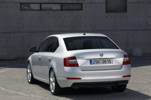 Огляд нового покоління Skoda Octavia Фото 5