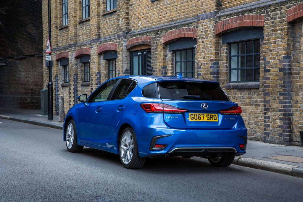 Гібридний хетчбек Lexus CT 200h
