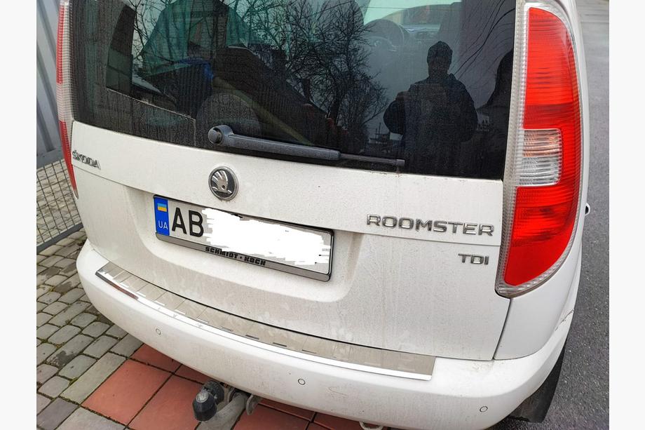 Skoda Roomster 2006-2015 рр. Накладка на задній бампер (нерж) Image