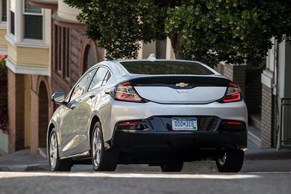 Огляд гібридного хетчбека Chevrolet Volt другого покоління Фото 7