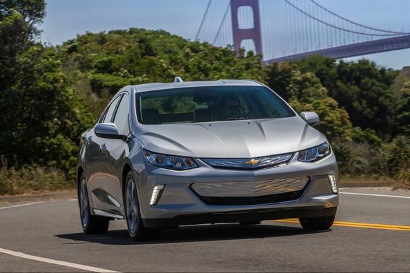 Огляд гібридного хетчбека Chevrolet Volt другого покоління Фото 6