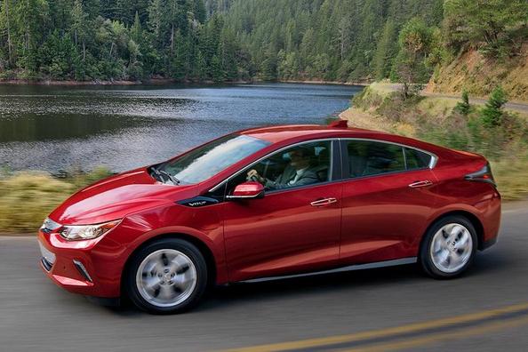 Огляд гібридного хетчбека Chevrolet Volt другого покоління Фото 5
