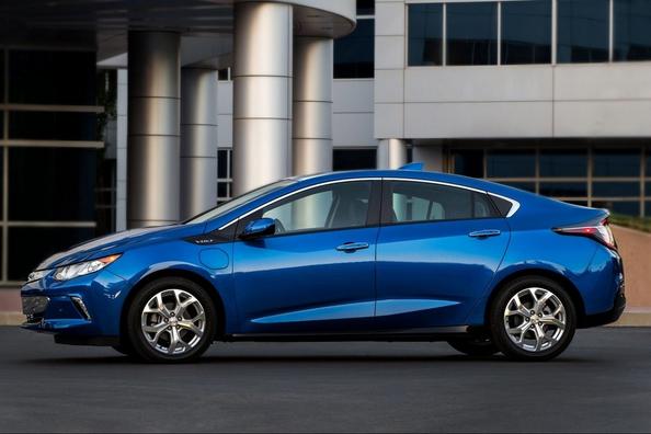 Огляд гібридного хетчбека Chevrolet Volt другого покоління Фото 2