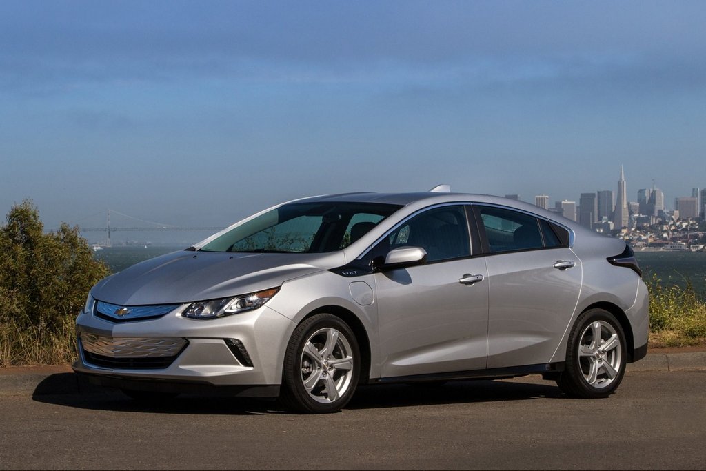 Огляд гібридного хетчбека Chevrolet Volt другого покоління