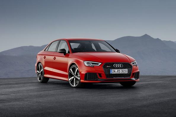 Спортивний седан Audi RS3