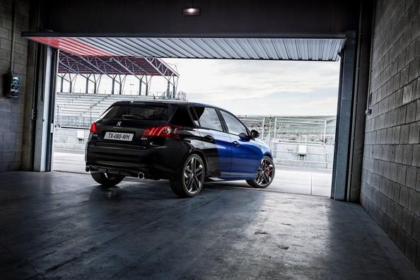 Огляд зарядженого хетчбека Peugeot 308 GTi Фото 9