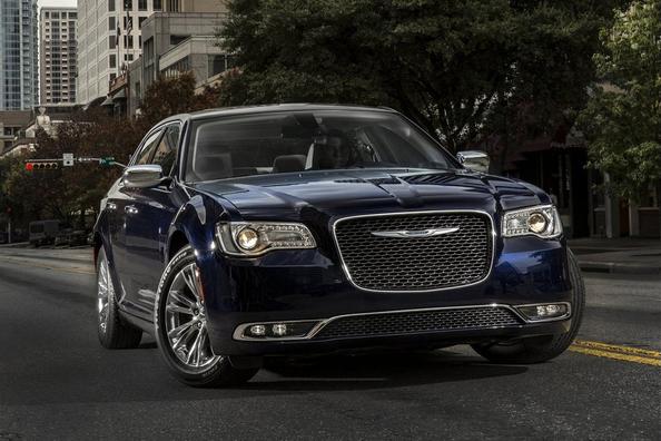 Огляд седана Chrysler 300 другого покоління Фото 9