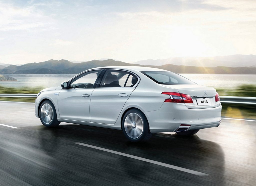 Огляд бюджетного седана Peugeot 408