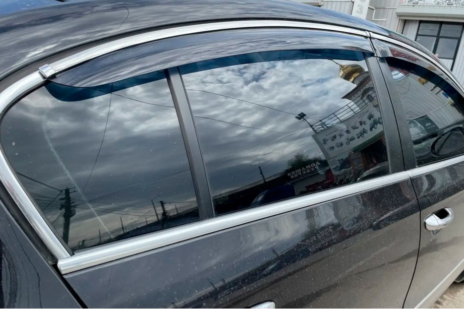 Volkswagen Passat B6 2006-2012 рр. Вітровики з хром молдингом SD (4 шт, HIC) Фото 4