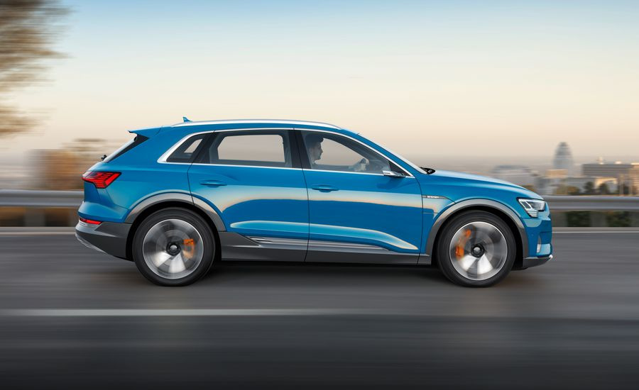 Електричний Audi e-tron: новий кросовер німецької компанії