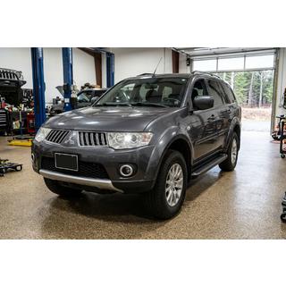 Бокові пороги Allmond Black (2 шт., алюміній) Mitsubishi Pajero Sport 2008-2015 рр. фото 1