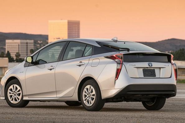 Четверте покоління гібридного хетчбека Toyota Prius Фото 9
