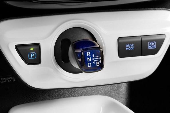 Четверте покоління гібридного хетчбека Toyota Prius Фото 5