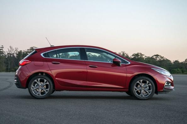 Хетчбек другого покоління Chevrolet Cruze Фото 2