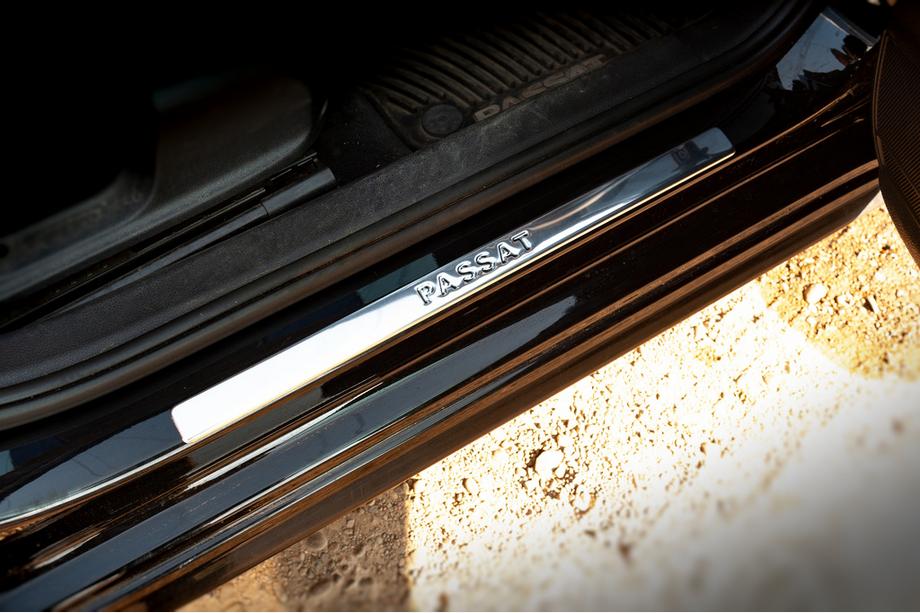 Volkswagen Passat B7 2012-2015 рр. Накладки на пороги OmsaLine тип 1 (4 шт, нерж) Image