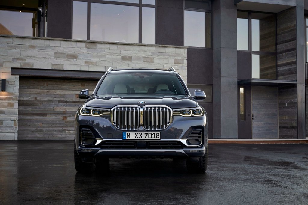Флагманський кросовер BMW X7