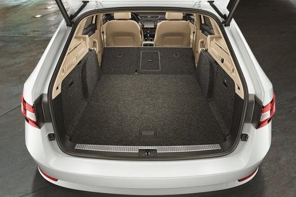 Огляд універсала Skoda Superb Combi третього покоління Фото 7