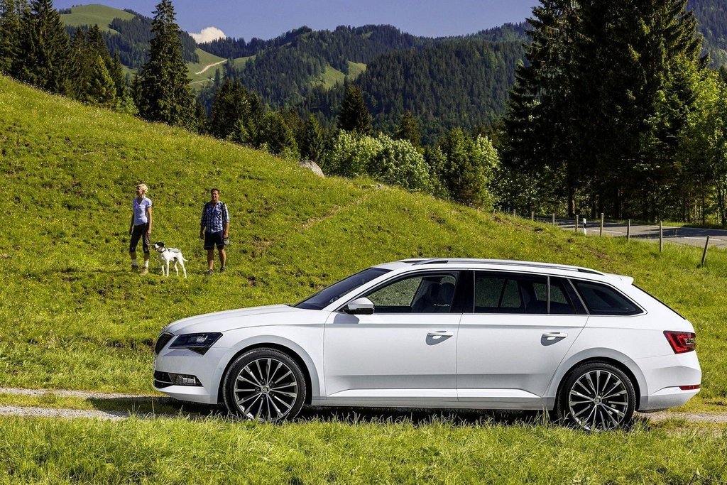 Огляд універсала Skoda Superb Combi третього покоління