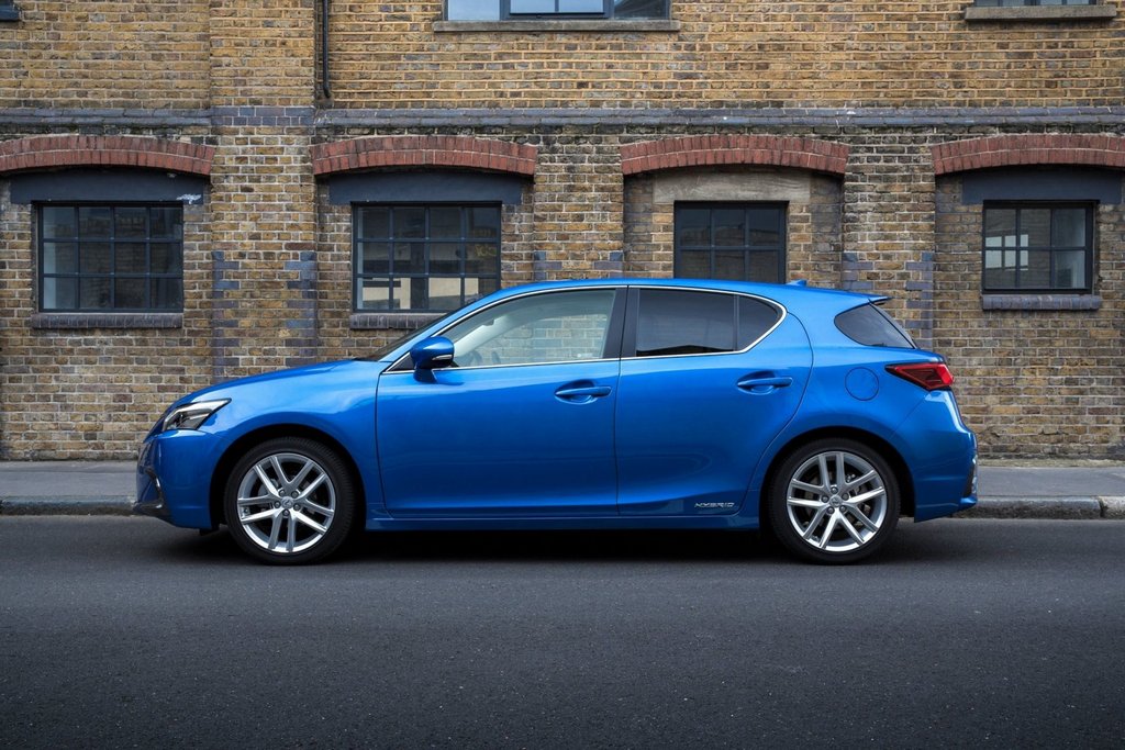 Огляд гібридного хетчбека Lexus CT 200h