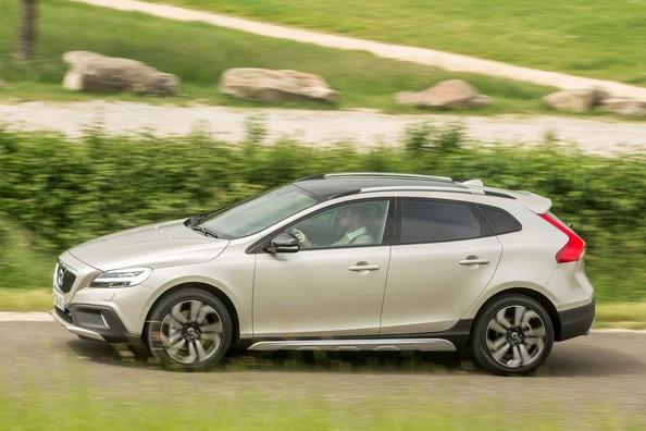 Огляд позашляхової версії хетчбека Volvo V40 Cross Country Фото 3