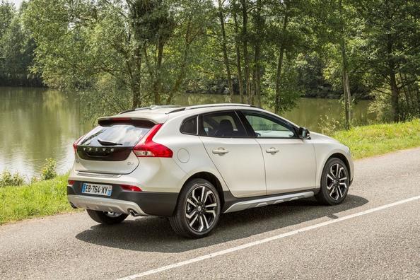 Огляд позашляхової версії хетчбека Volvo V40 Cross Country Фото 8