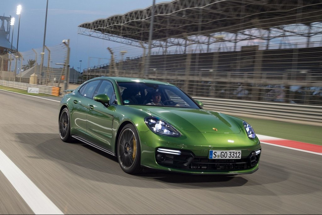Огляд другого покоління Porsche Panamera