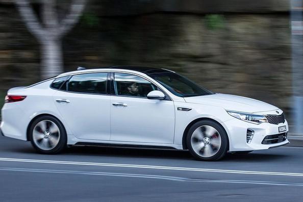 Огляд зарядженого седана KIA Optima GT Фото 2