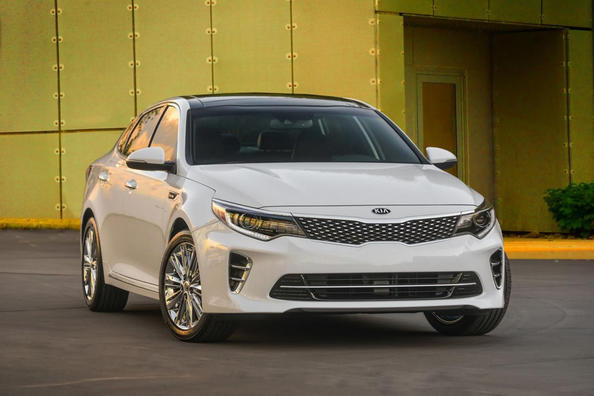 Огляд зарядженого седана KIA Optima GT Фото 1