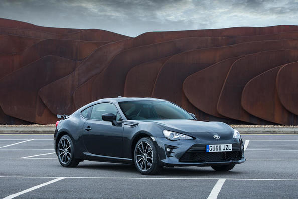 Огляд оновленого купе Toyota GT86 Фото 9