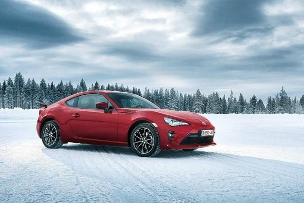 Огляд оновленого купе Toyota GT86 Фото 8