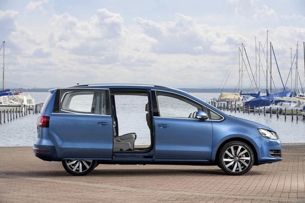 Оновлений мінівен Volkswagen Sharan другого покоління Фото 1