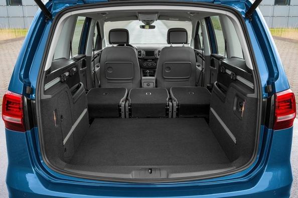 Оновлений мінівен Volkswagen Sharan другого покоління Фото 8