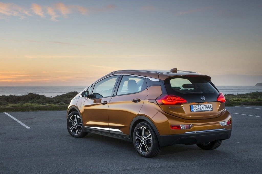 Електричний хетчбек Opel Ampera-e