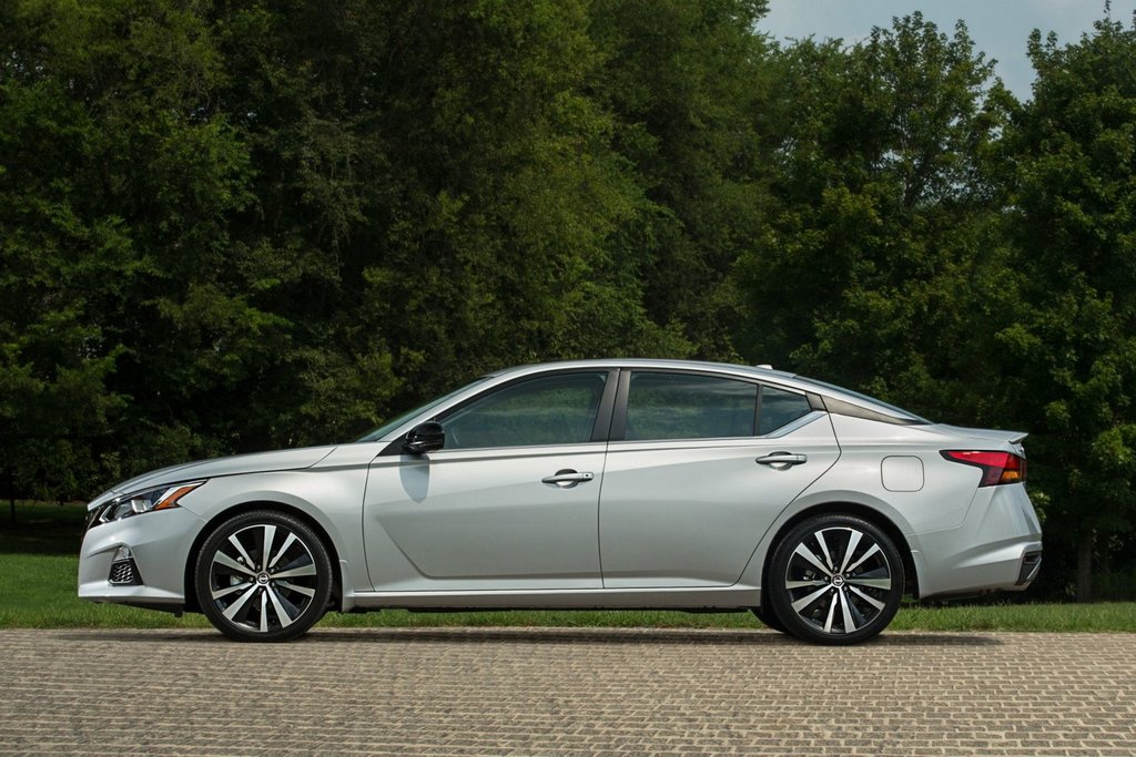 Шосте покоління седана Nissan Altima
